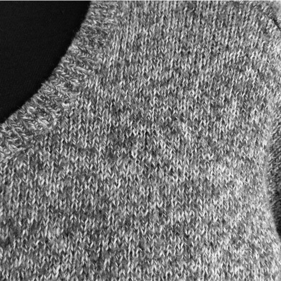 Hollister Size XS Womens Gray Knit Sweater White Cheetah Graphic Pullover - Picture 6 of 8